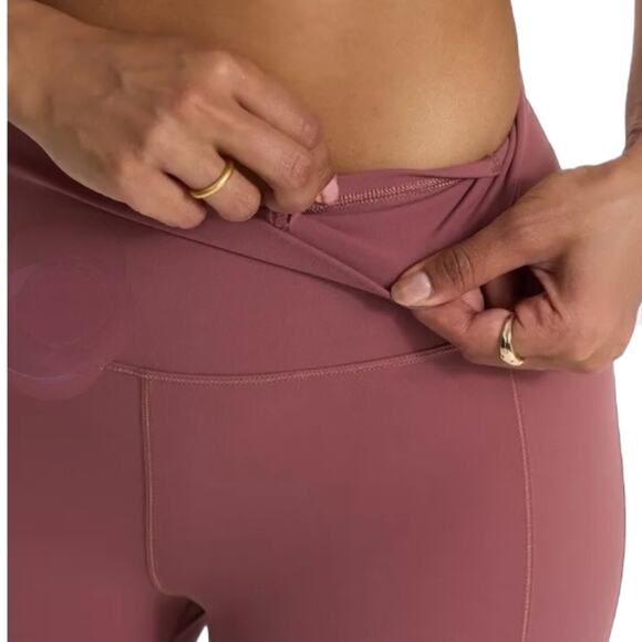 NWT Vuori Women’s Studio Pocket Legging in Rosewood Pink-Medium - Picture 4 of 15